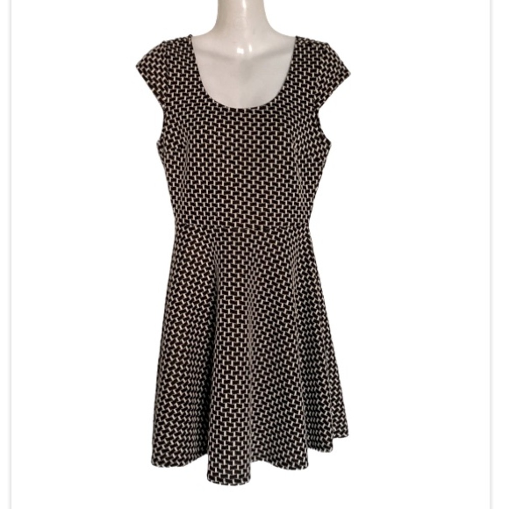 Skater Black & White Dress w/ Back Zip!!! Size S